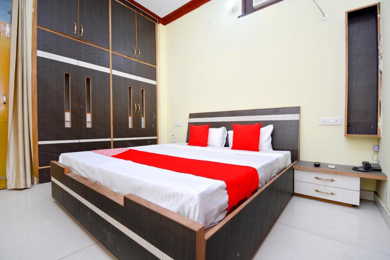 Oyo 40306 White House Hotell Jalandhar Eksteriør bilde