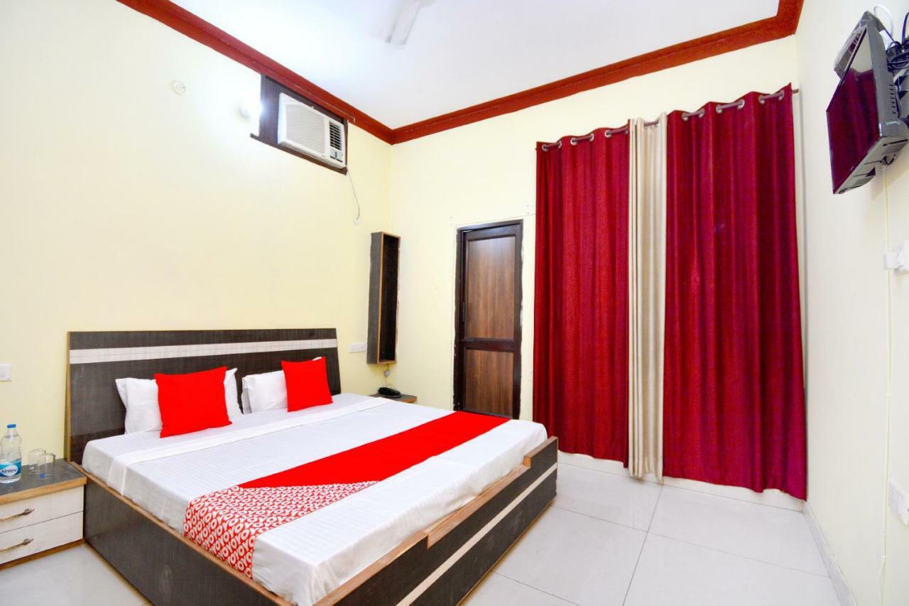 Oyo 40306 White House Hotell Jalandhar Eksteriør bilde